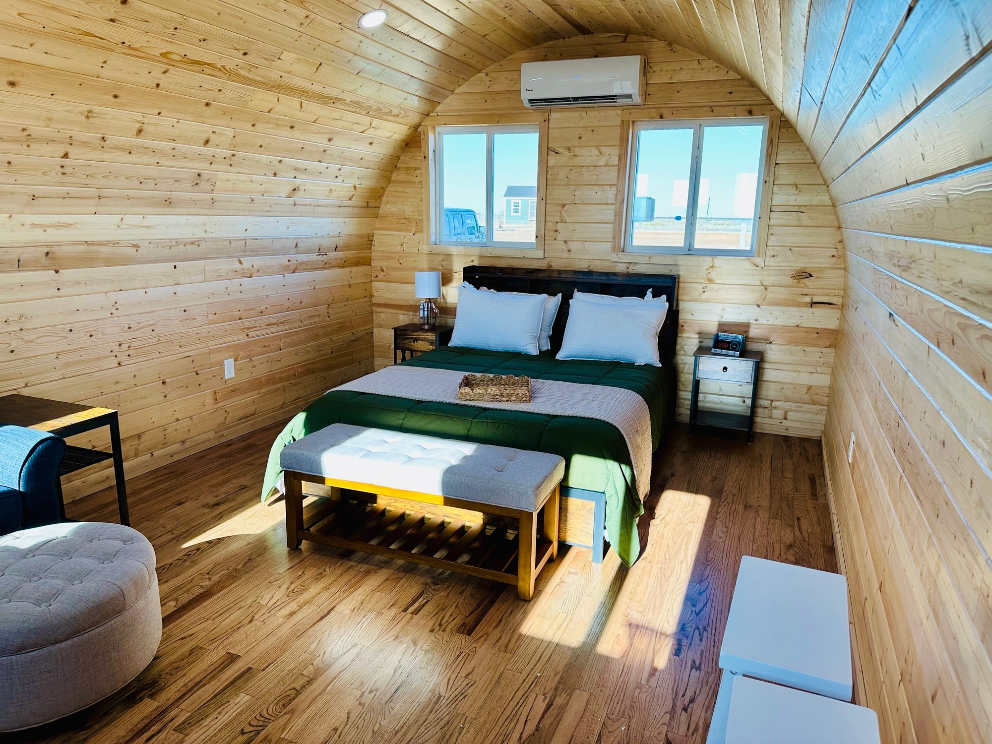 Interior queen 1-2